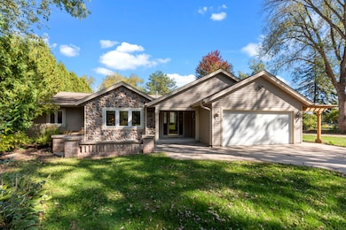 W378S5028 W Pretty Lake Rd, Dousman, WI 53118 - photo 4