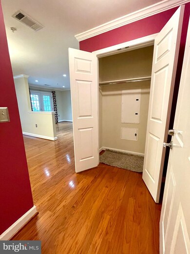 4189 S Four Mile Run Dr unit 401, Arlington, VA 22204 - photo 5