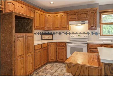 Beautifully maintained oak cabinets, excessive cab
