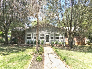 another view of tha back of the home