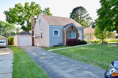 909 Fairfield Ct, Waukegan, IL 60085 - photo 2