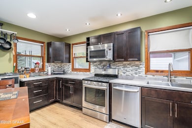 1921 4th Ave N, Grand Forks, ND 58203 - photo 3