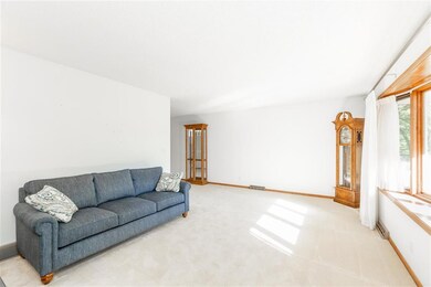 2805 Edgewood Dr, Cedar Falls, IA 50613 - photo 3