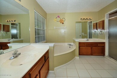 master_bathroom_s