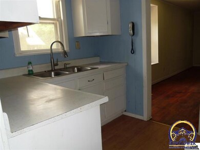 2314 SW Buchanan St, Topeka, KS 66611 - photo 2