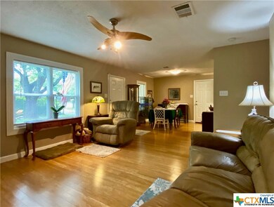 907 N Bishop St, San Marcos, TX 78666 - photo 3