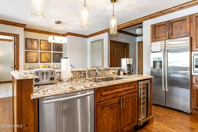 Ritz 318-Kitchen2