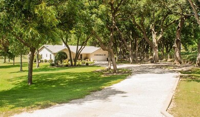 3715 Mission Ct, Granbury, TX 76049 - photo 2