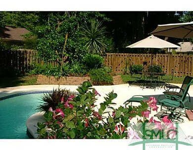 Swimming Pool/Hot Tub/Sauna. POOL WITH LUCH LANDSC