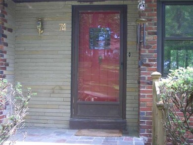 Entry/Foyer.