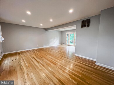 2440 Carey Ln, Vienna, VA 22181 - photo 5