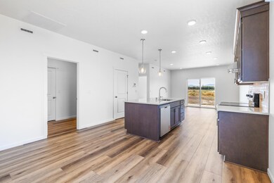 402 Amberly Ave, Grandview, WA 98930 - photo 7