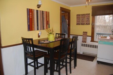 EAT IN KITCHEN