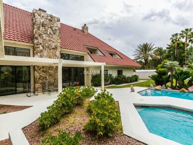 Swimming Pool/Hot Tub/Sauna.