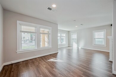 1601 Mcduffie St, Houston, TX 77019 - photo 2