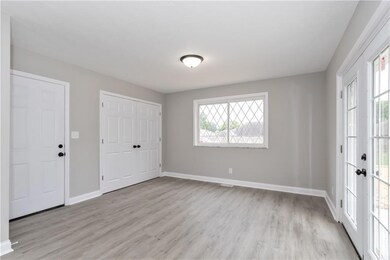 3310 Marilyn St, Columbus, IN 47203 - photo 4