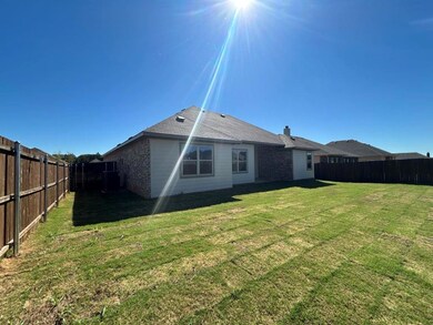 213 Magnolia Dr, Azle, TX 76020 - photo 4