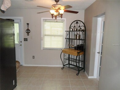 Kitchen eat-in area