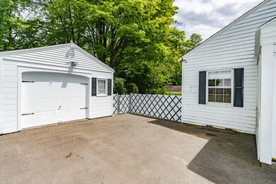 22 Moss Ave, Holyoke, MA 01040 - photo 4