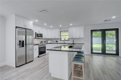 1286 Solana Rd, Naples, FL 34103 - photo 2