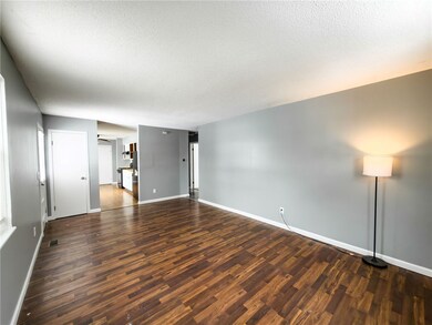 914 W Elizabeth St, Paris, IL 61944 - photo 5