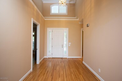 03_414WhiteColumnsWay3_mls
