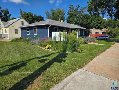 2010 W 33rd St, Sioux Falls, SD 57105 - photo 2