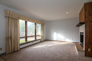 207 Hilltop Cir, Brooklyn, WI 53521 - photo 3