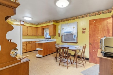 2424 Spring St, Racine, WI 53405 - photo 4