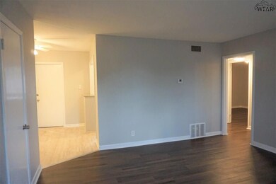 3701 Southmoor Ln unit 3E, Wichita Falls, TX 76302 - photo 4