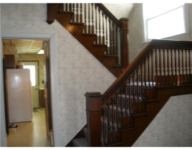 Entry/Foyer.