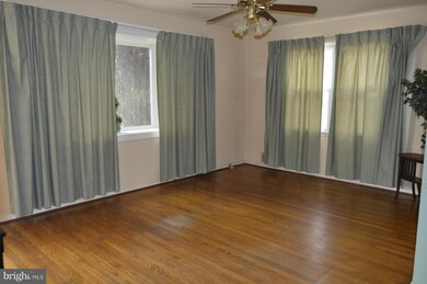 12325 Dalewood Dr, Silver Spring, MD 20902 - photo 5