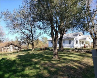 BEAUTIFUL LARGE YARD