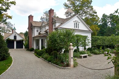 409 Round Hill Rd, Greenwich, CT 06831 - photo 2