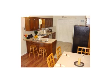 Cozy Eat-In Kitchen with Access to Patio, Huge Pan
