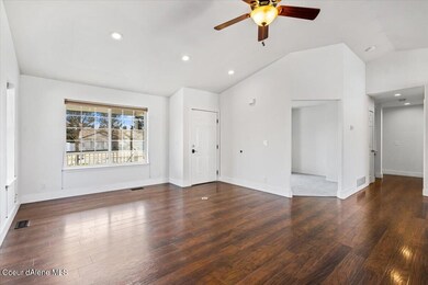 06-Entry & Living Room