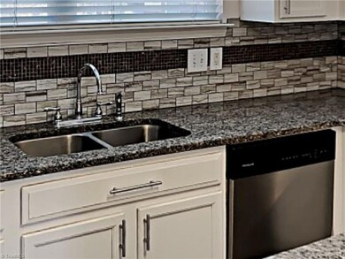 3833 Tarrant Trace Cir, High Point, NC 27265 - photo 6