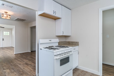 504 S Cherry St, Tomball, TX 77375 - photo 7