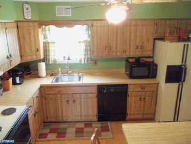 13 Roosevelt Dr, Boyertown, PA 19512 - photo 2
