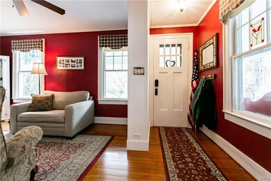 Foyer and Livingroom with ceiling fan/light.