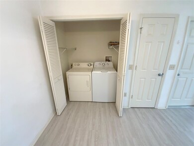 317 Rowesville Ln, The Villages, FL 32162 - photo 7