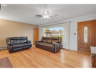 716 E 20th St, the Dalles, OR 97058 - photo 4