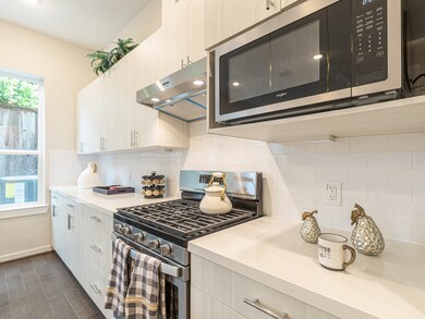 610 Thornton Oaks Ln unit B, Houston, TX 77018 - photo 4