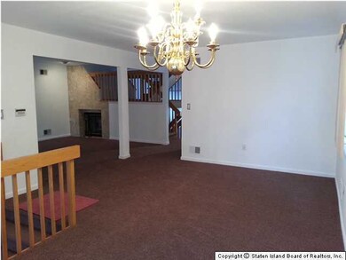 32 Greenway Dr, Staten Island, NY 10301 - photo 3