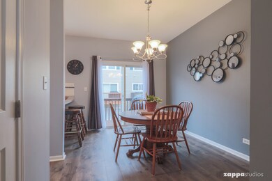 2426 Courtyard Cir unit 2, Aurora, IL 60506 - photo 3