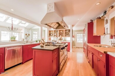 019-Kitchen-830713-mls