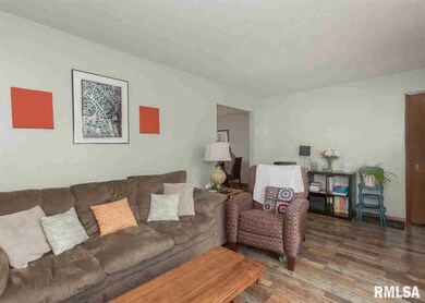 3615 N Linwood Ave, Davenport, IA 52806 - photo 4