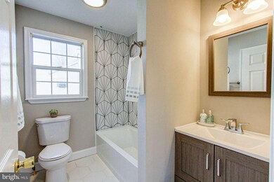 557 Manatawny St, Pottstown, PA 19464 - photo 5