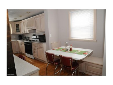 Eat-in area with built-in bench for storage!