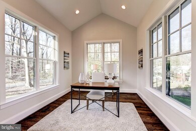 8909 Charred Oak Dr, Bethesda, MD 20817 - photo 4